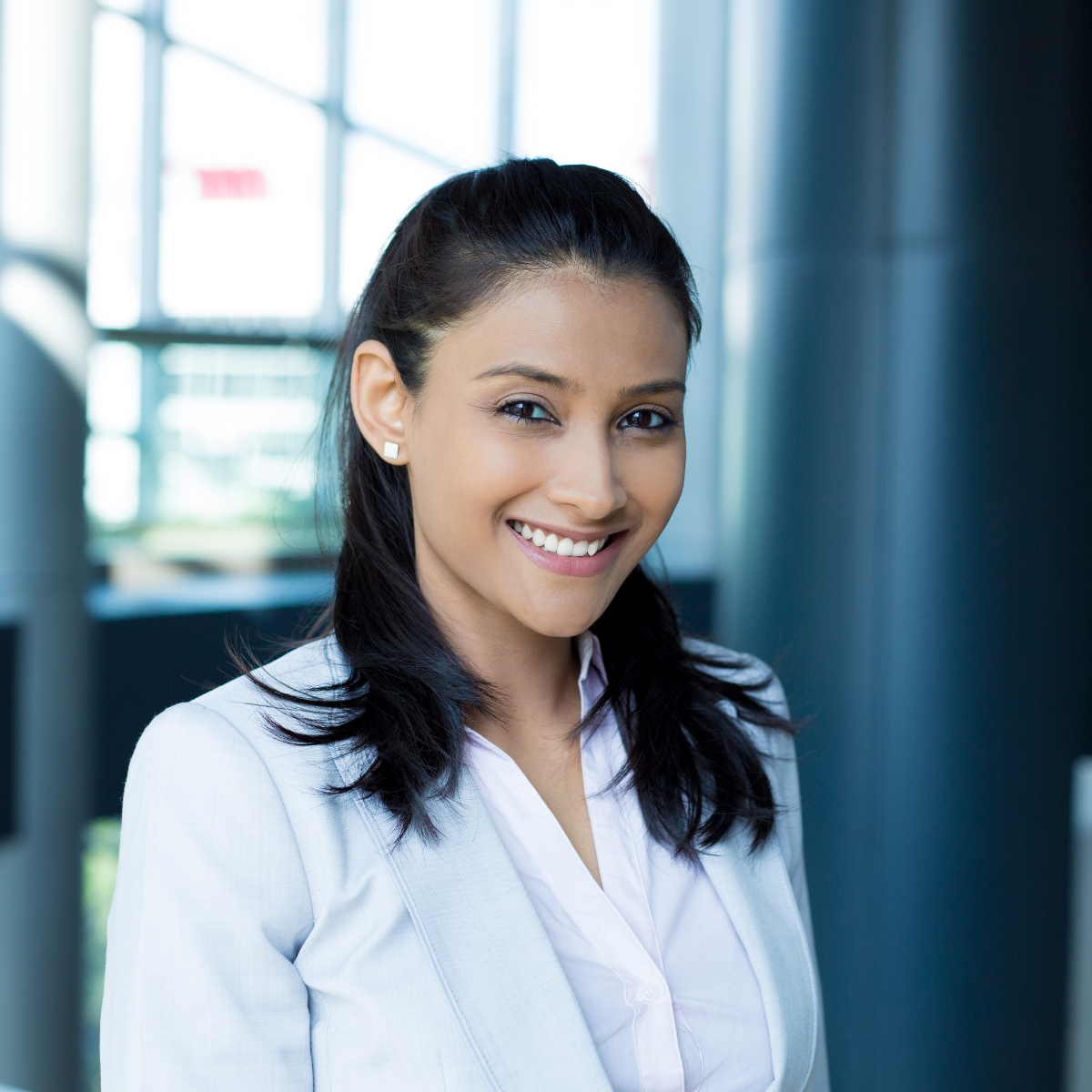 FranklinCovey-Graduate-Learning-Journey-Female-Graduate-at-the-Office